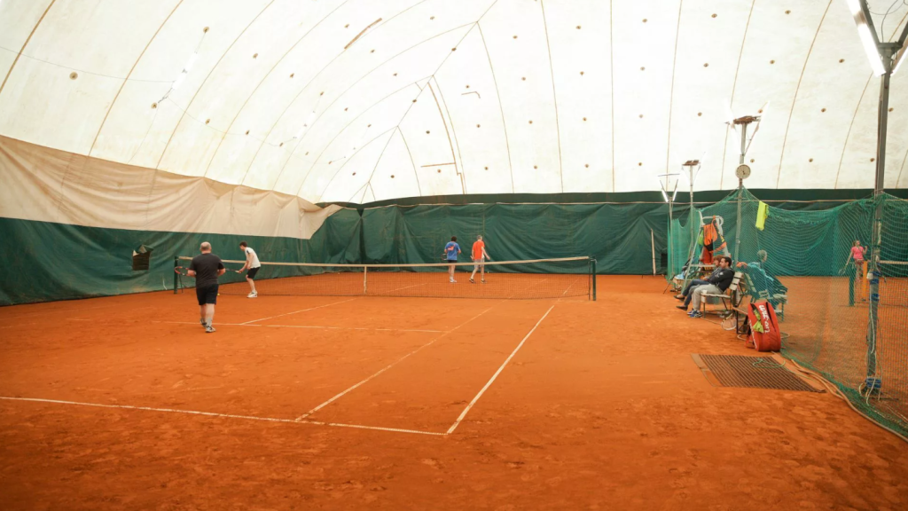 Аренда теннисного корта в Санкт-Петербурге - Ракета